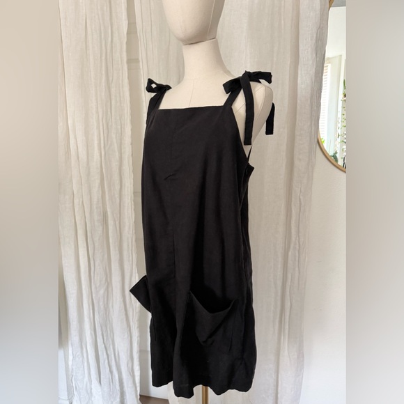 Black Linen Romper with Pockets - Picture 2 of 7